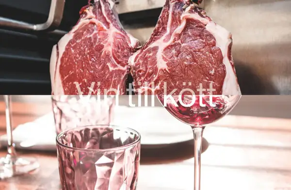Två råa ryggbiffar hänger redo för grillen, med ett glas rött vin som väntar. Perfekt vin till ryggbiff.
